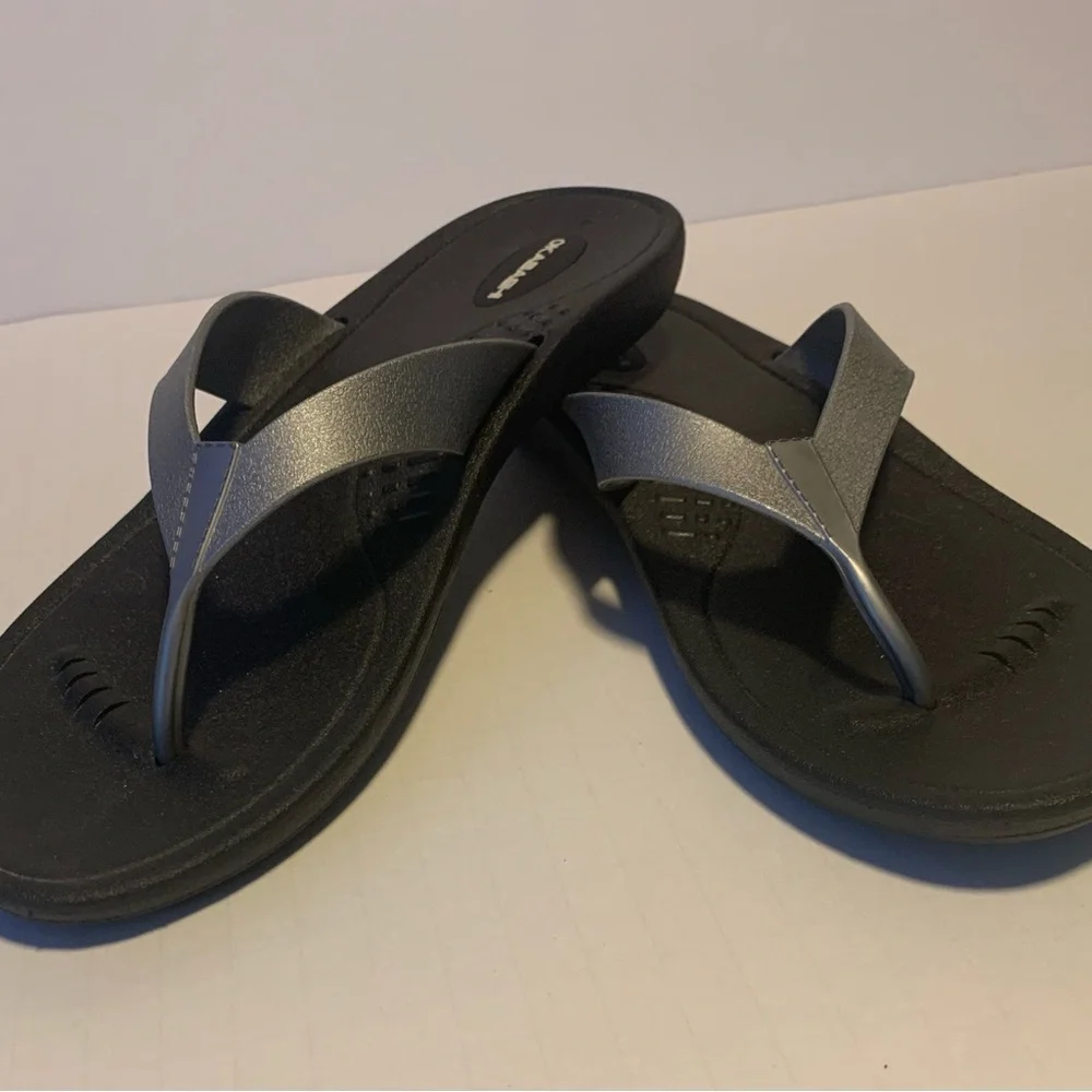 Okabashi Women’s Size LG (8.5-9) Black and Silver Rubber Flip Flops Sturdy EUC